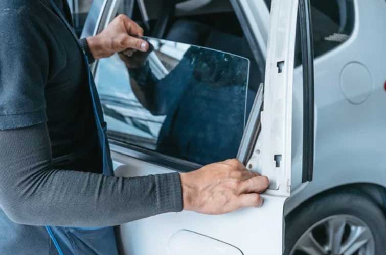 The Benefits of Choosing a Local Auto Glass Business in Las Vegas