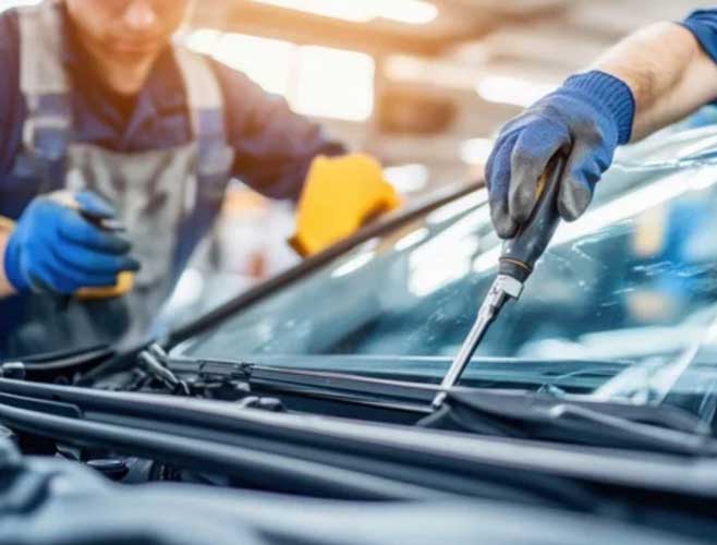 Why Henderson Drivers Trust Local Experts for Windshield Replacement